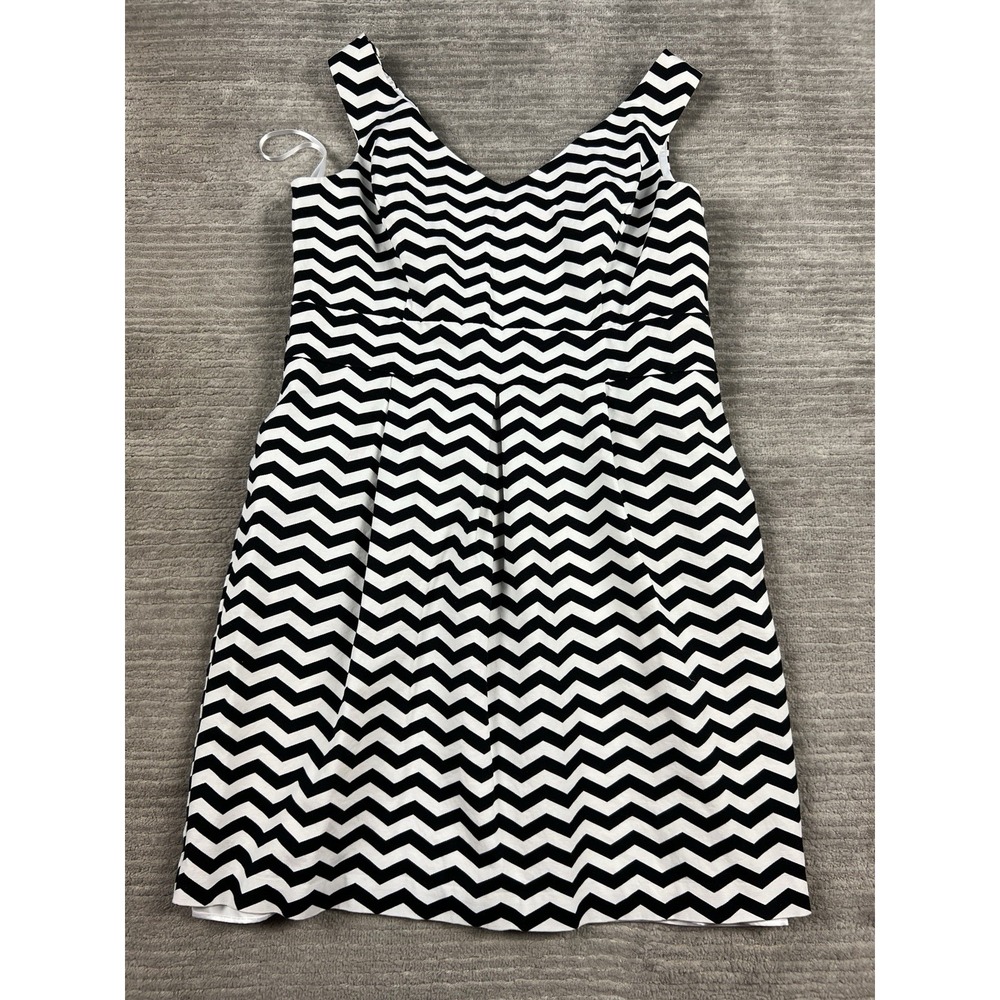 White House Black Market Dress Womens 14 Black White Chevron Fit Flare Zip